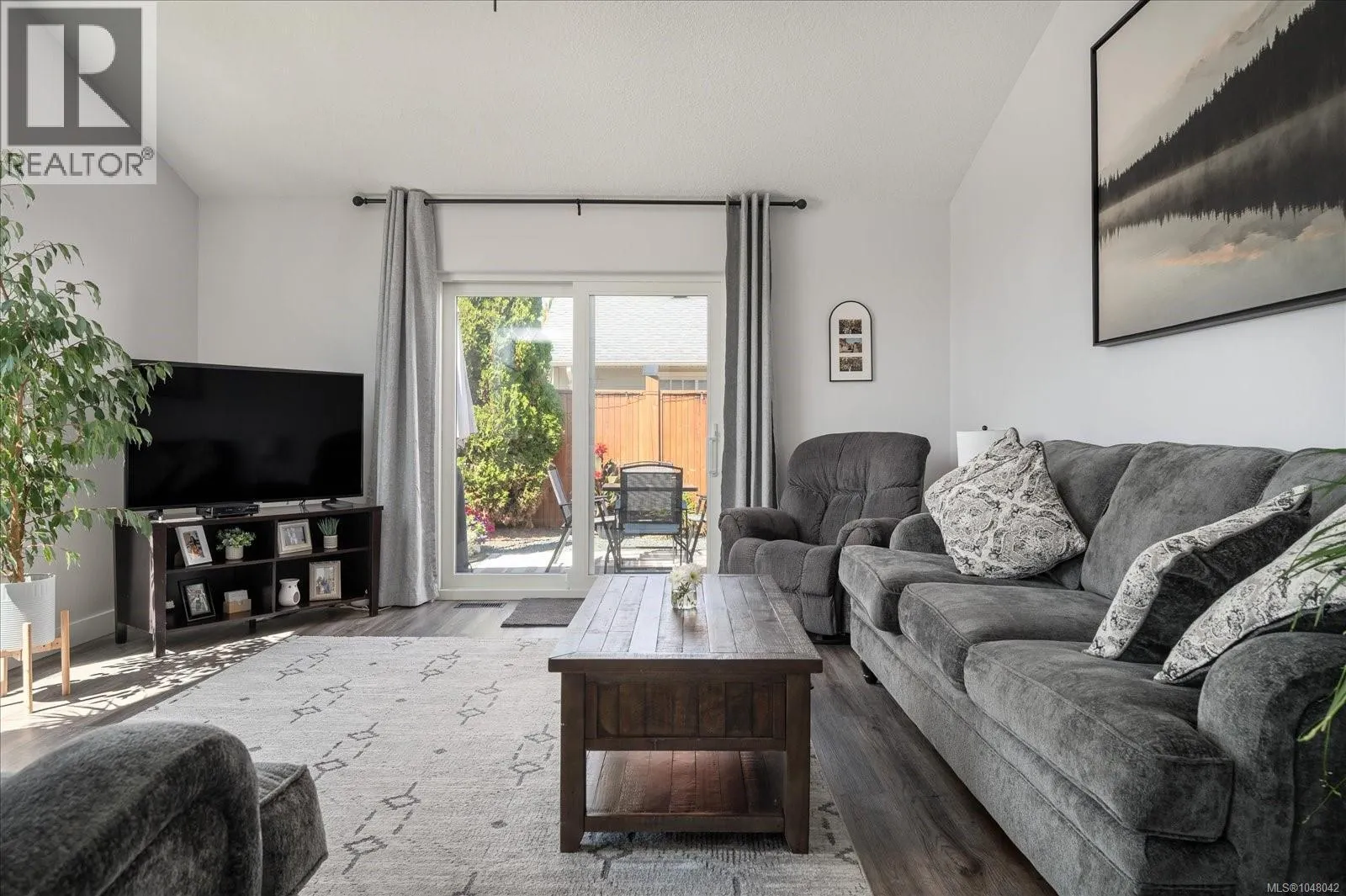 1041 Tara Cres