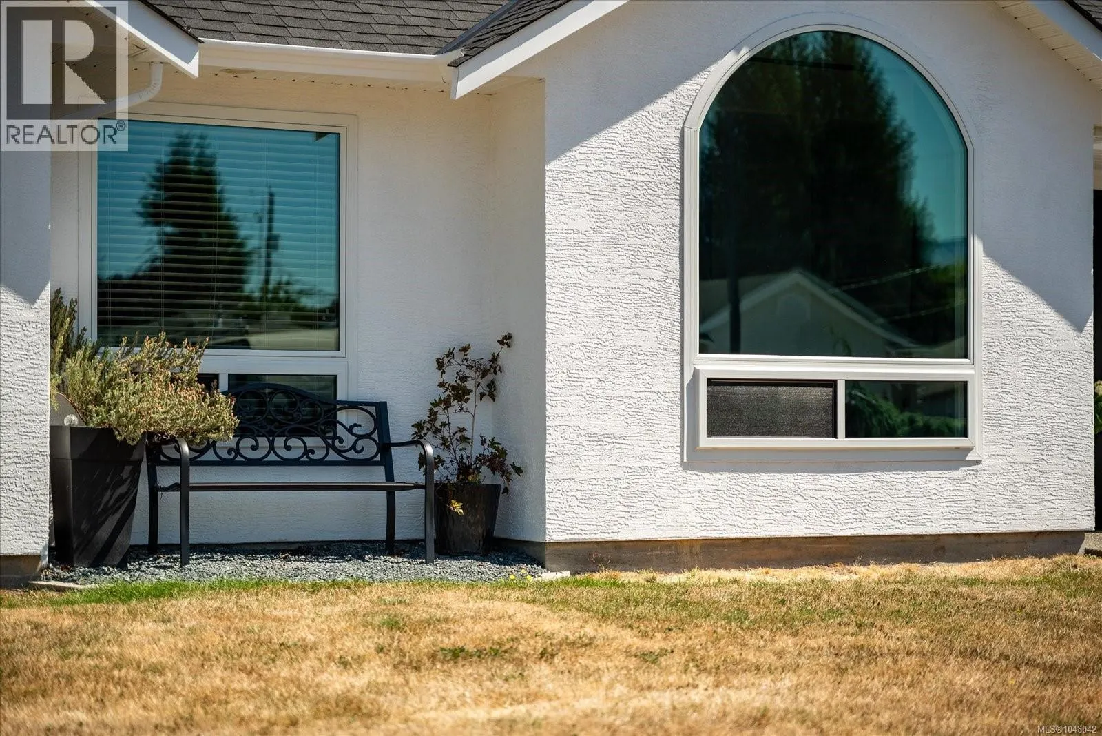 1041 Tara Cres