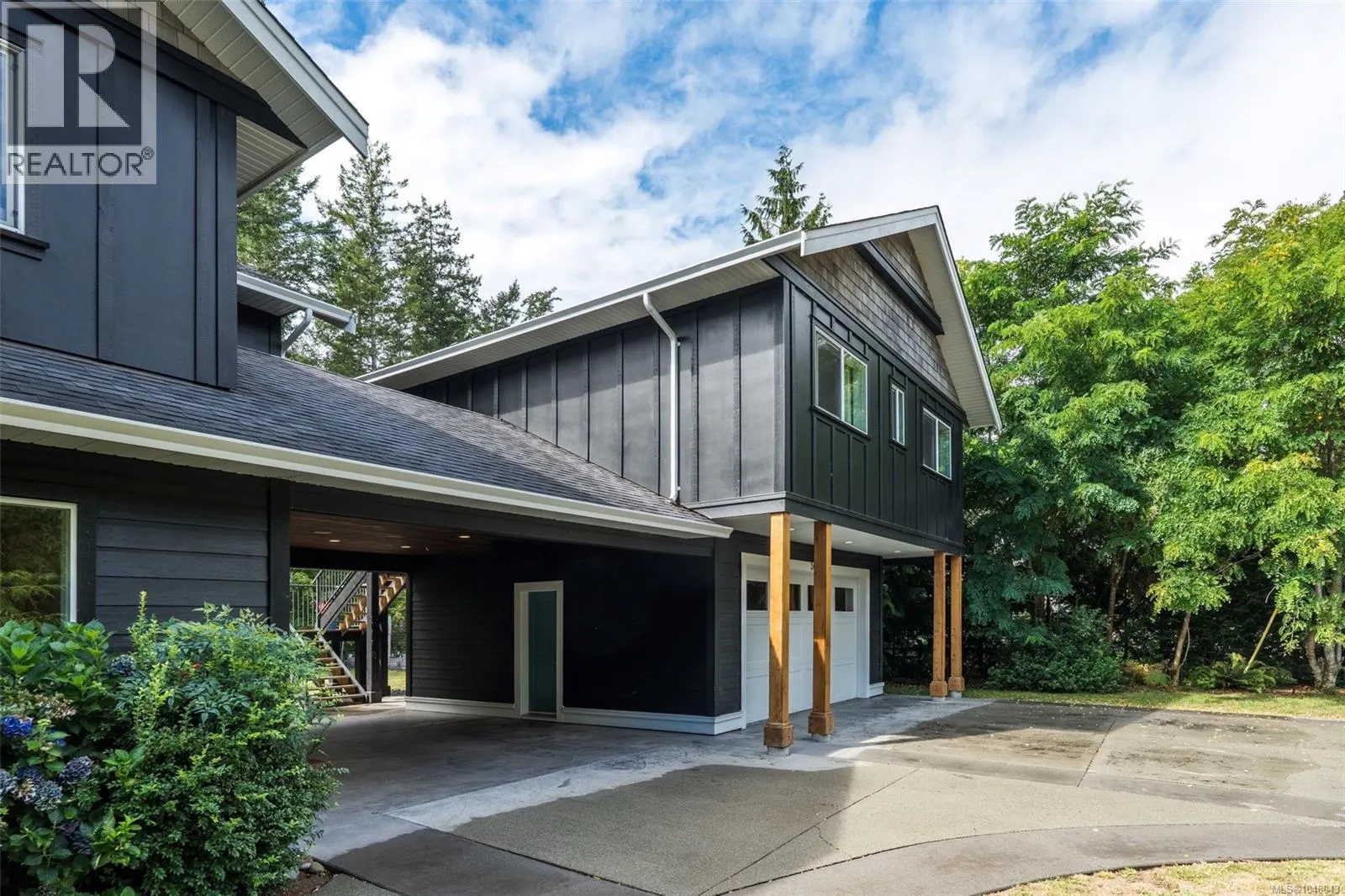 3022 Sarah Dr