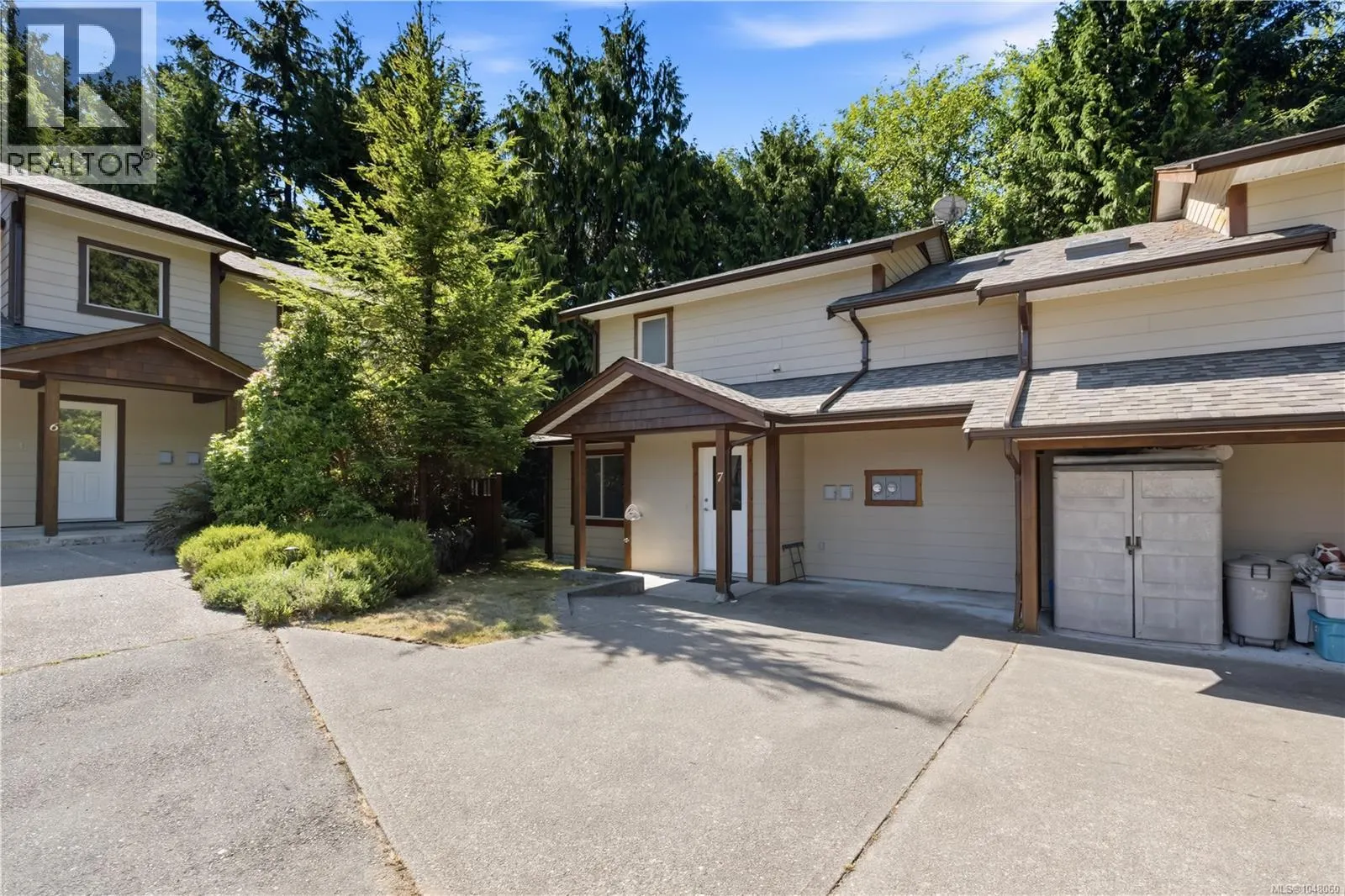 7 1626 Holly Cres