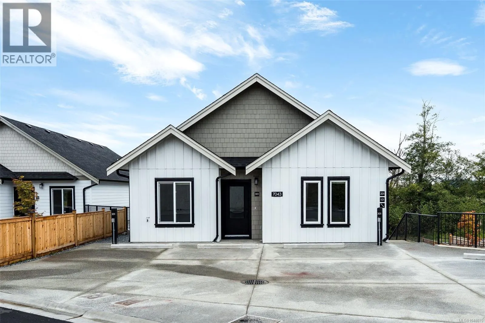 201 7043 Central Saanich Rd