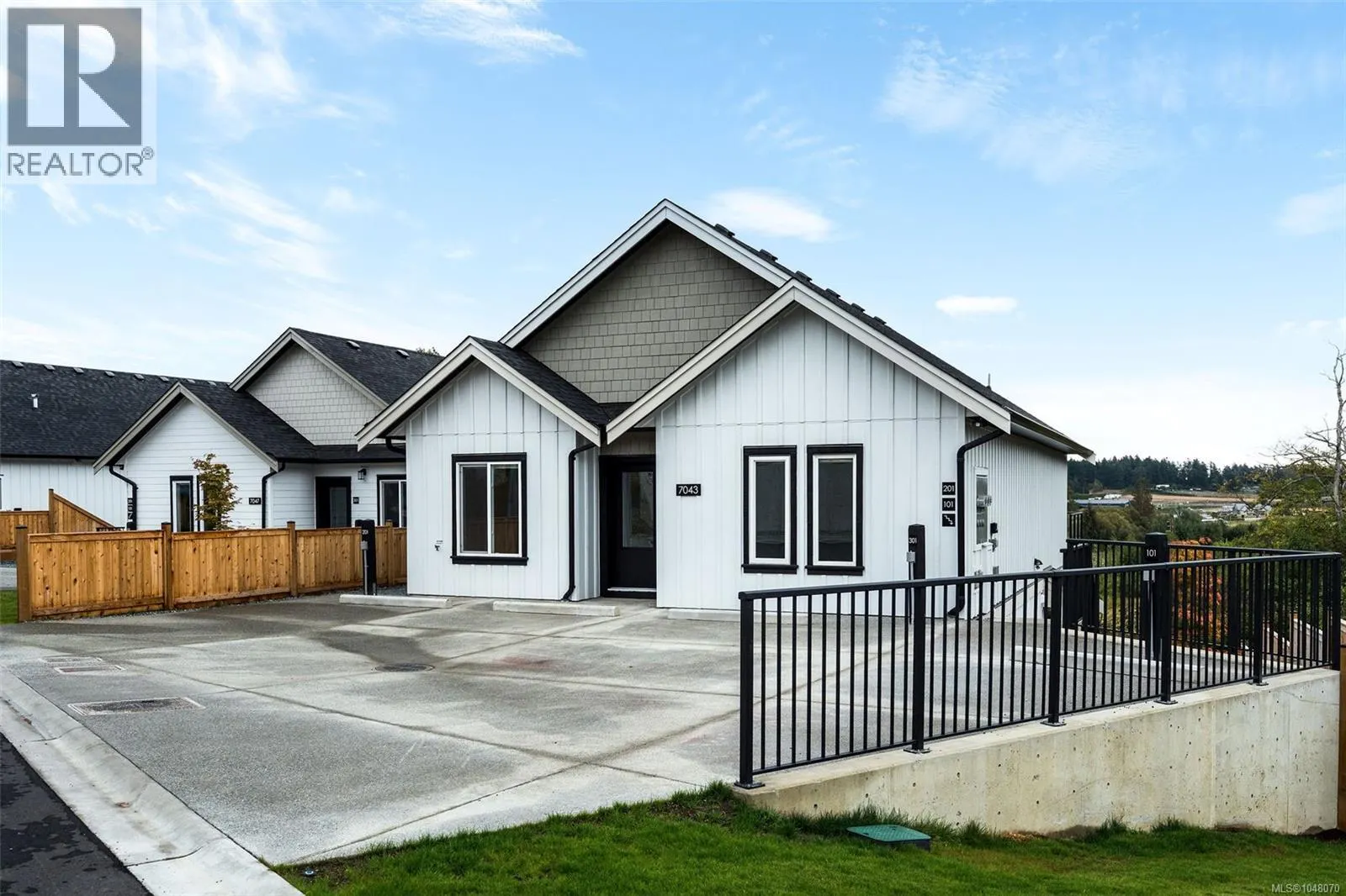 201 7043 Central Saanich Rd