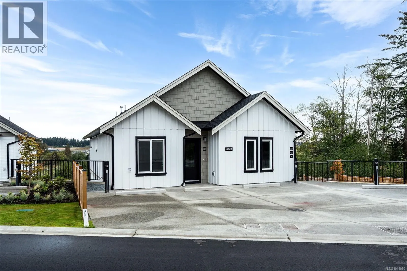 201 7043 Central Saanich Rd