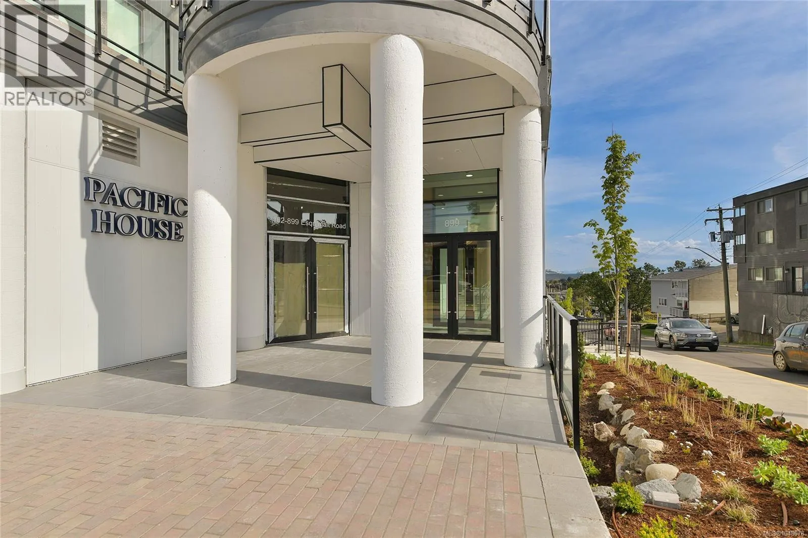 608 899 Esquimalt Rd