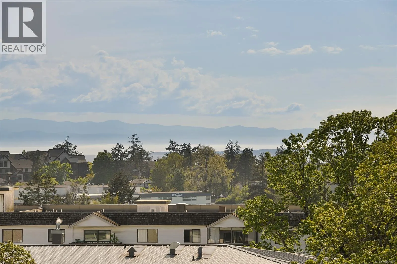 608 899 Esquimalt Rd