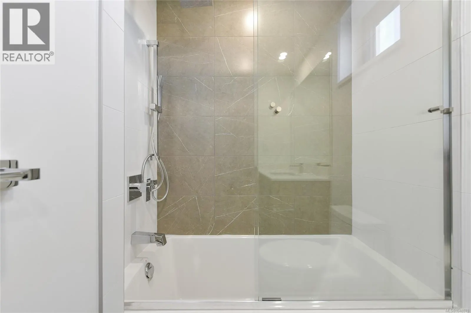 608 899 Esquimalt Rd
