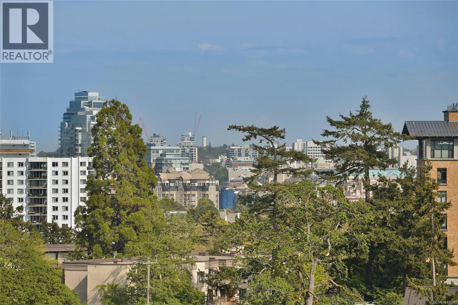 608 899 Esquimalt Rd