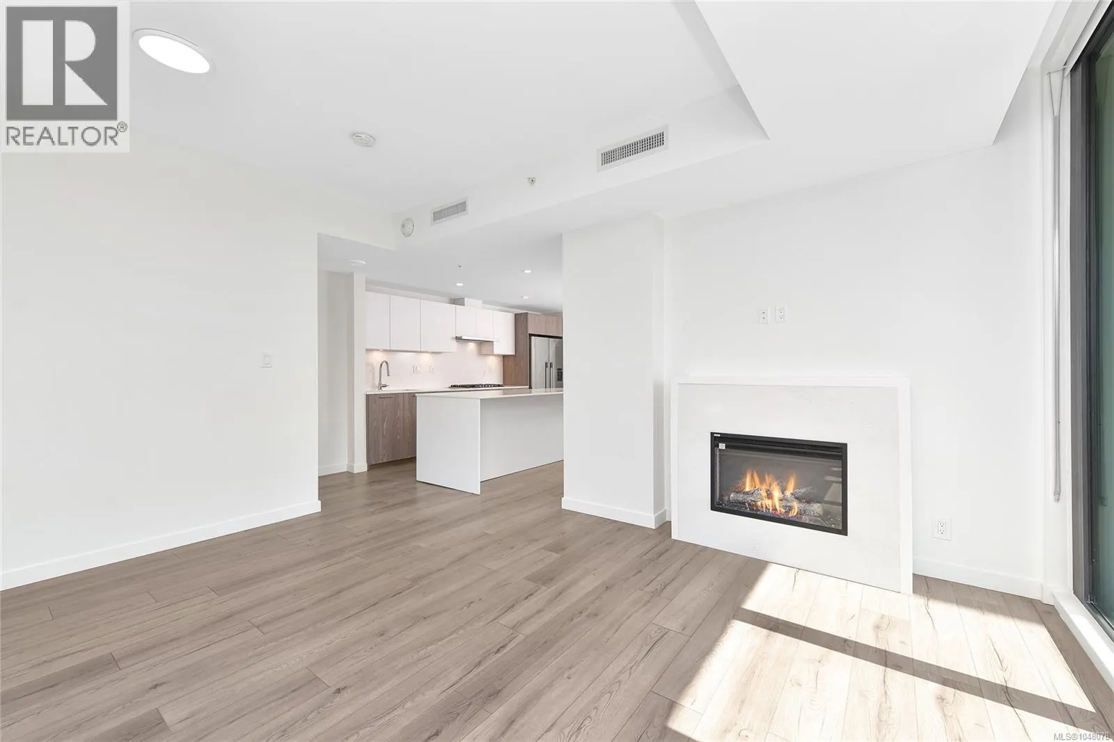 608 899 Esquimalt Rd