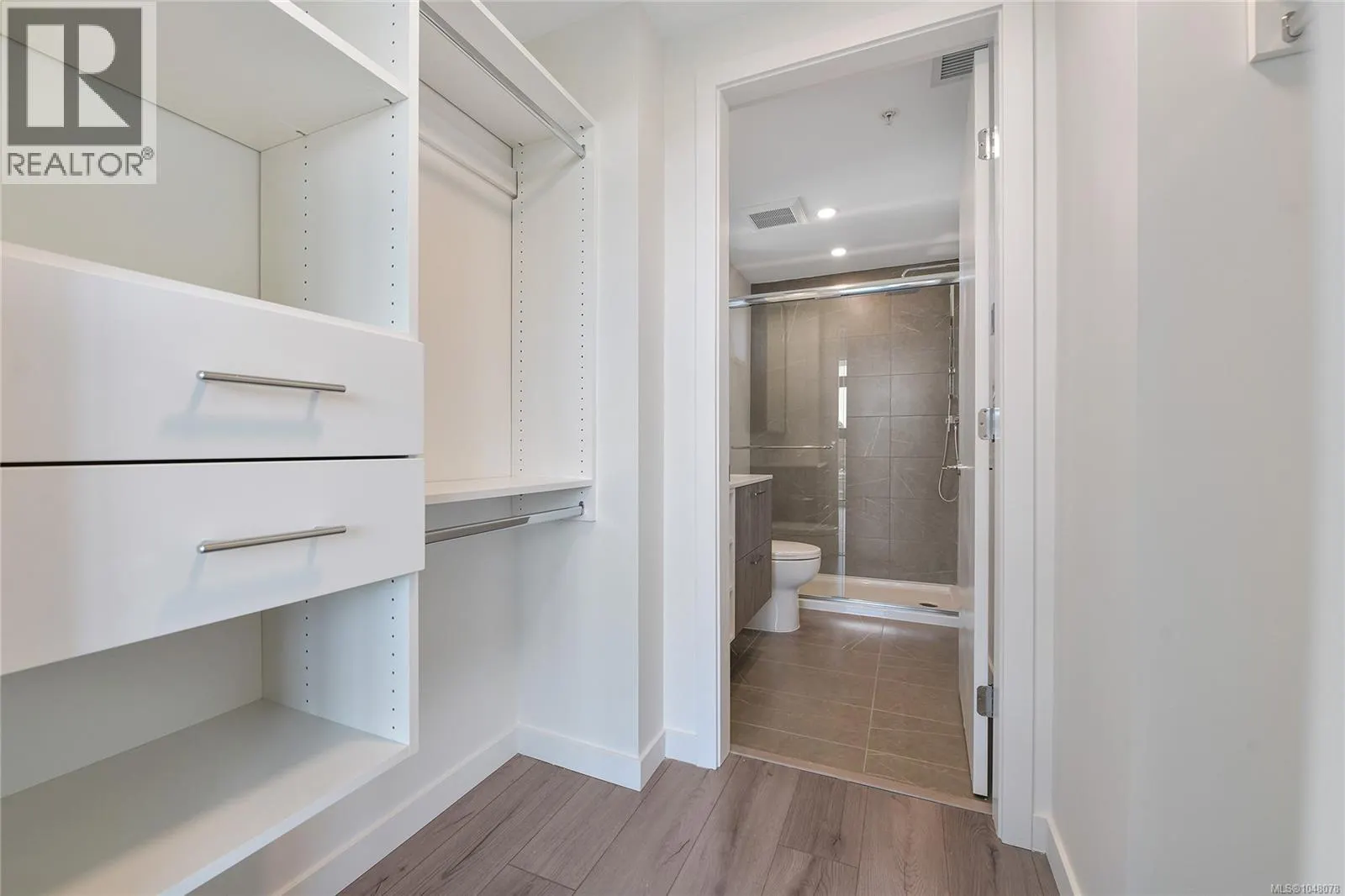 608 899 Esquimalt Rd