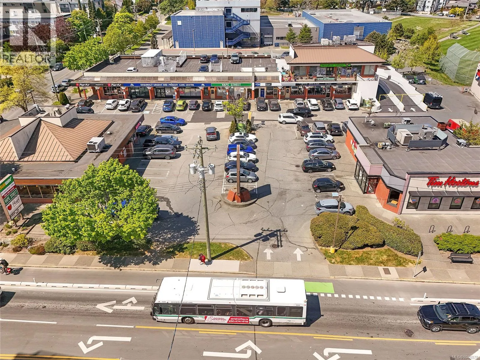 608 899 Esquimalt Rd