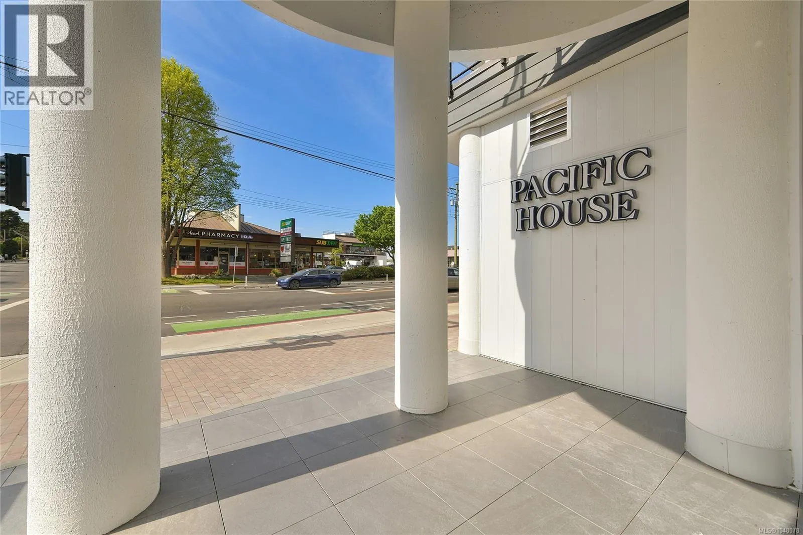 608 899 Esquimalt Rd