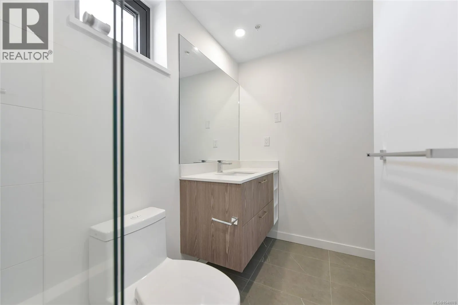 608 899 Esquimalt Rd