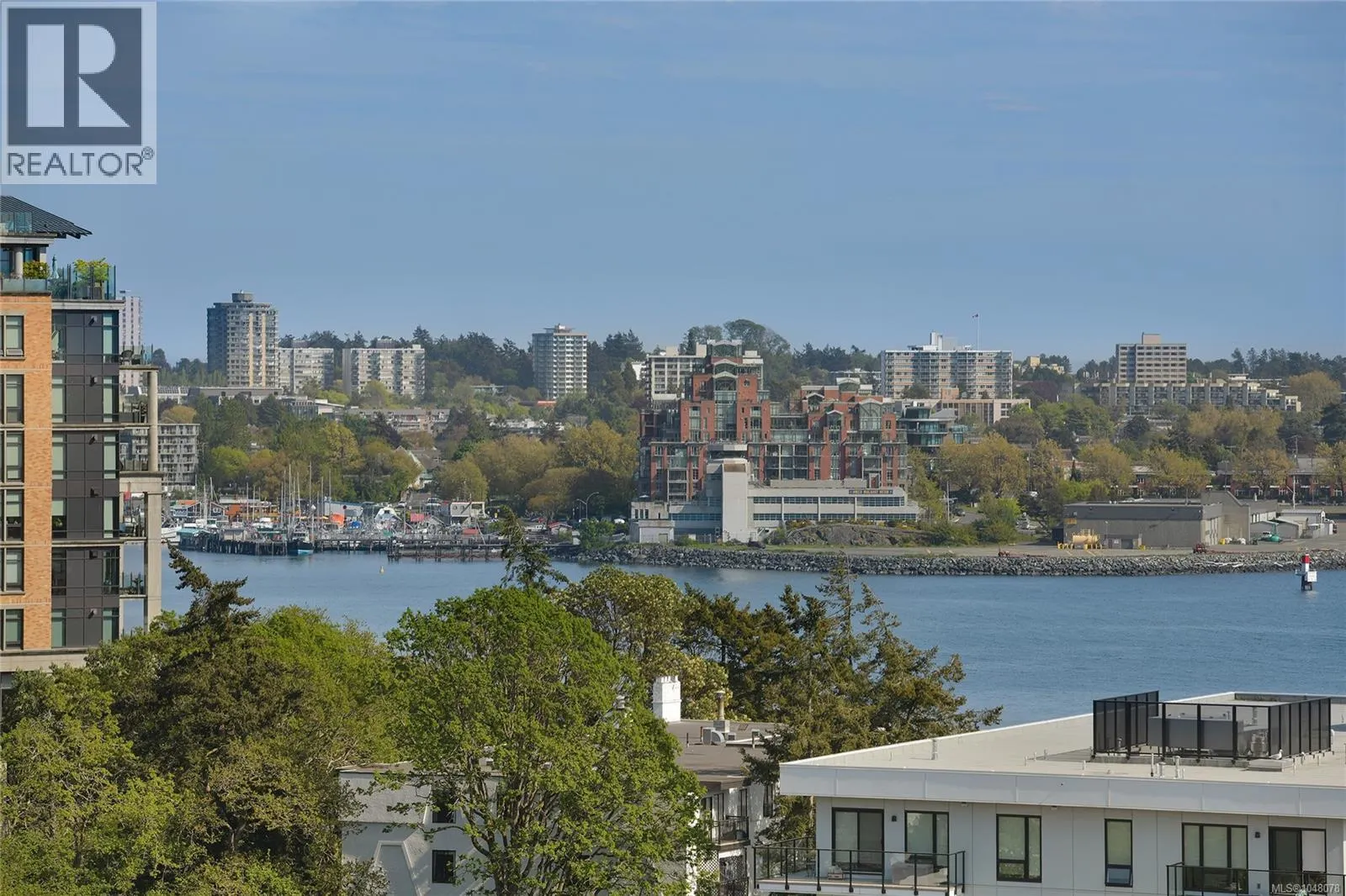 608 899 Esquimalt Rd
