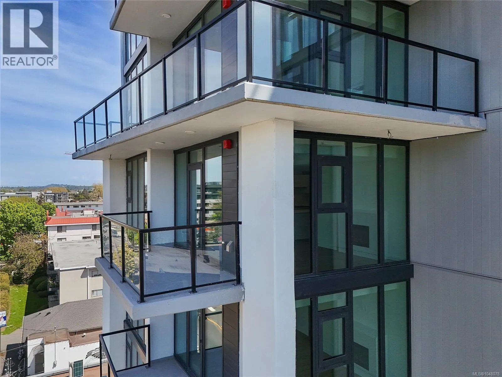 608 899 Esquimalt Rd