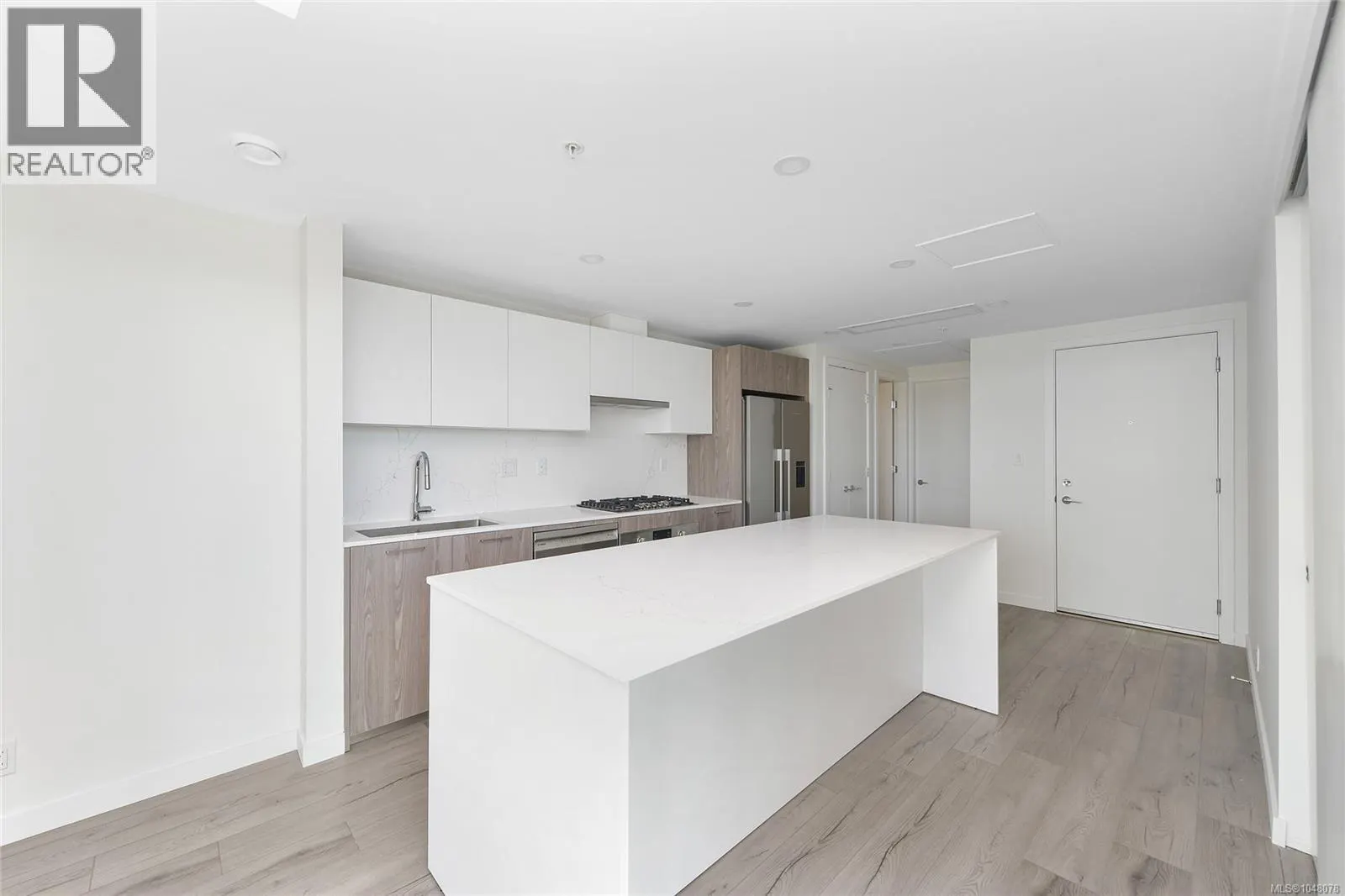 608 899 Esquimalt Rd