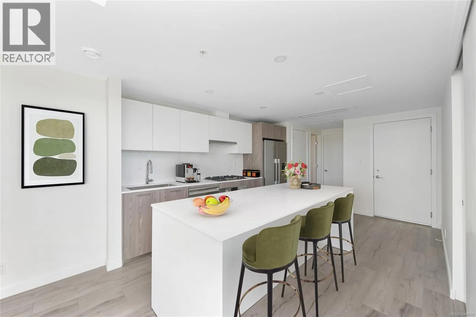 608 899 Esquimalt Rd