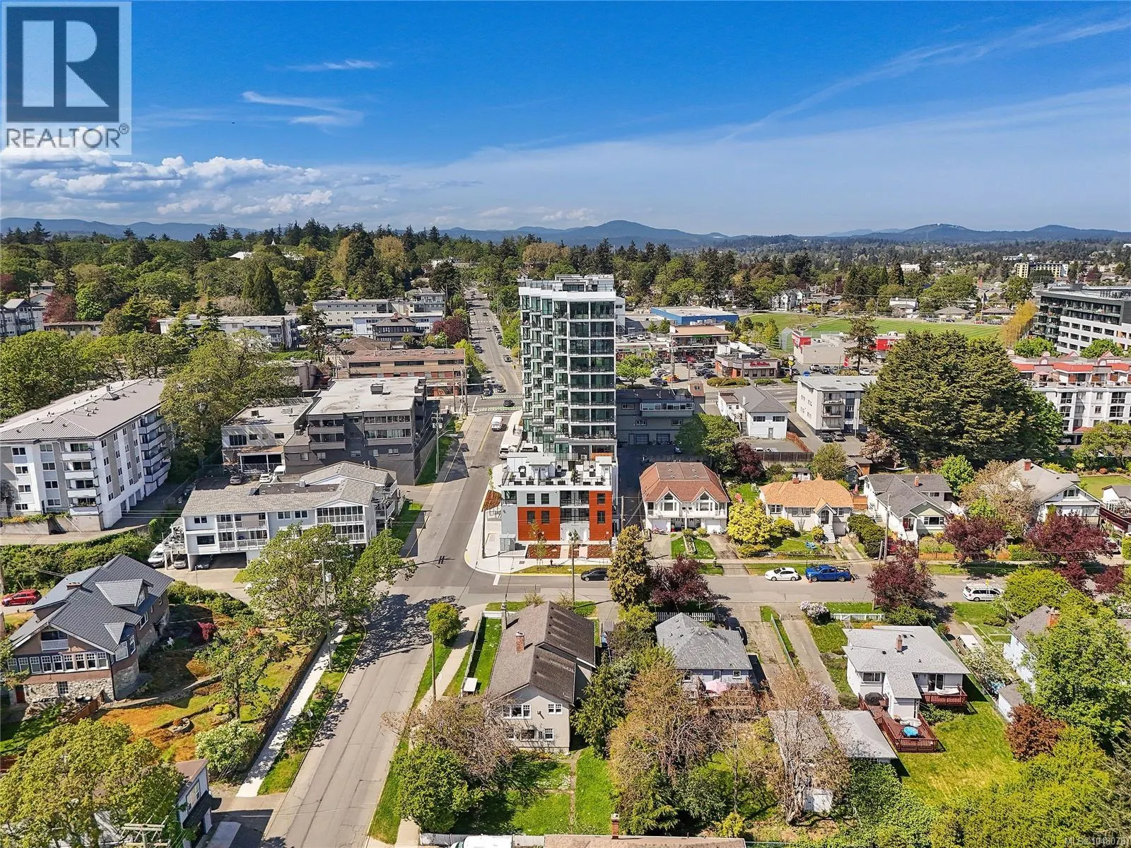 608 899 Esquimalt Rd