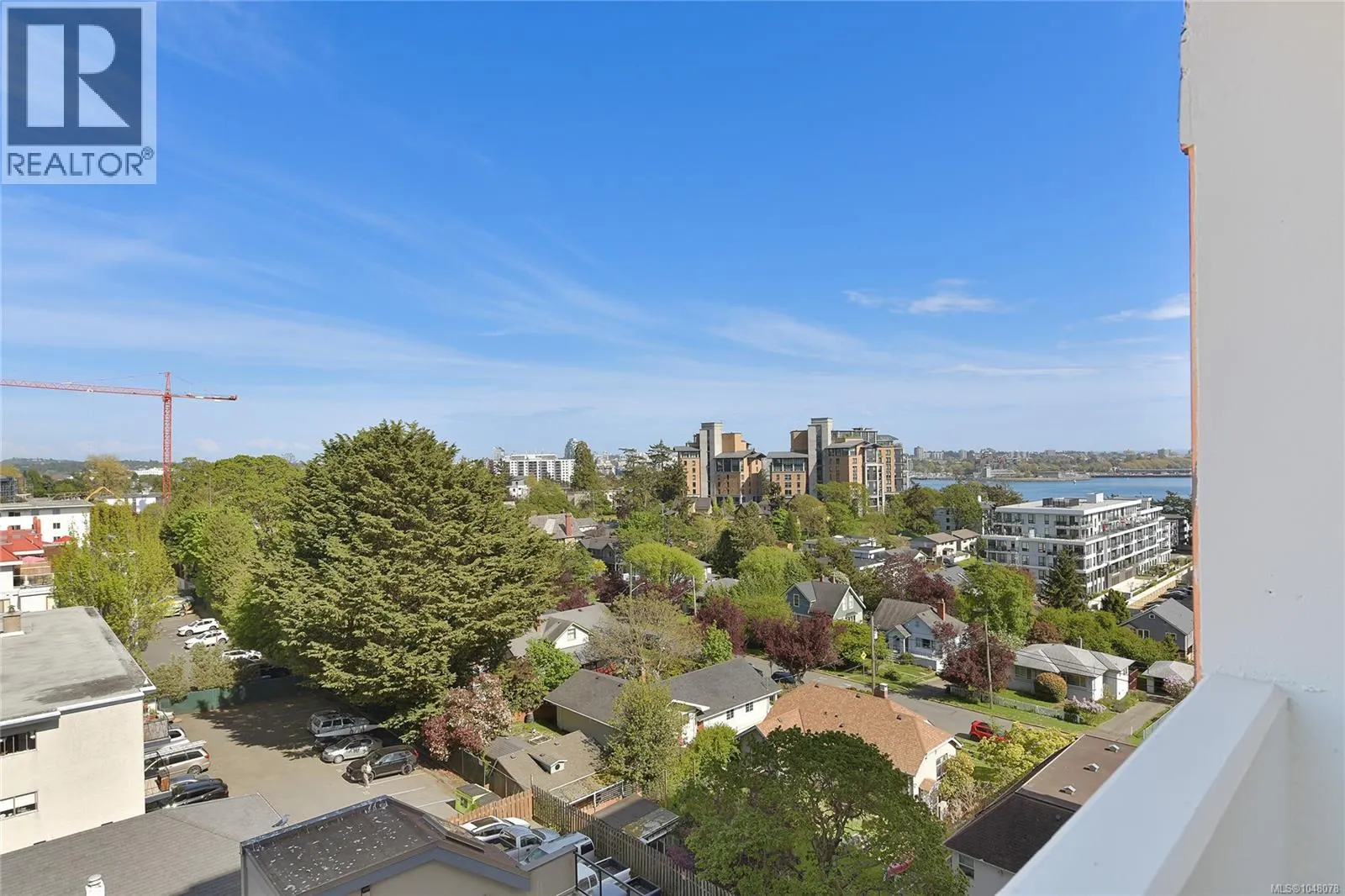 608 899 Esquimalt Rd