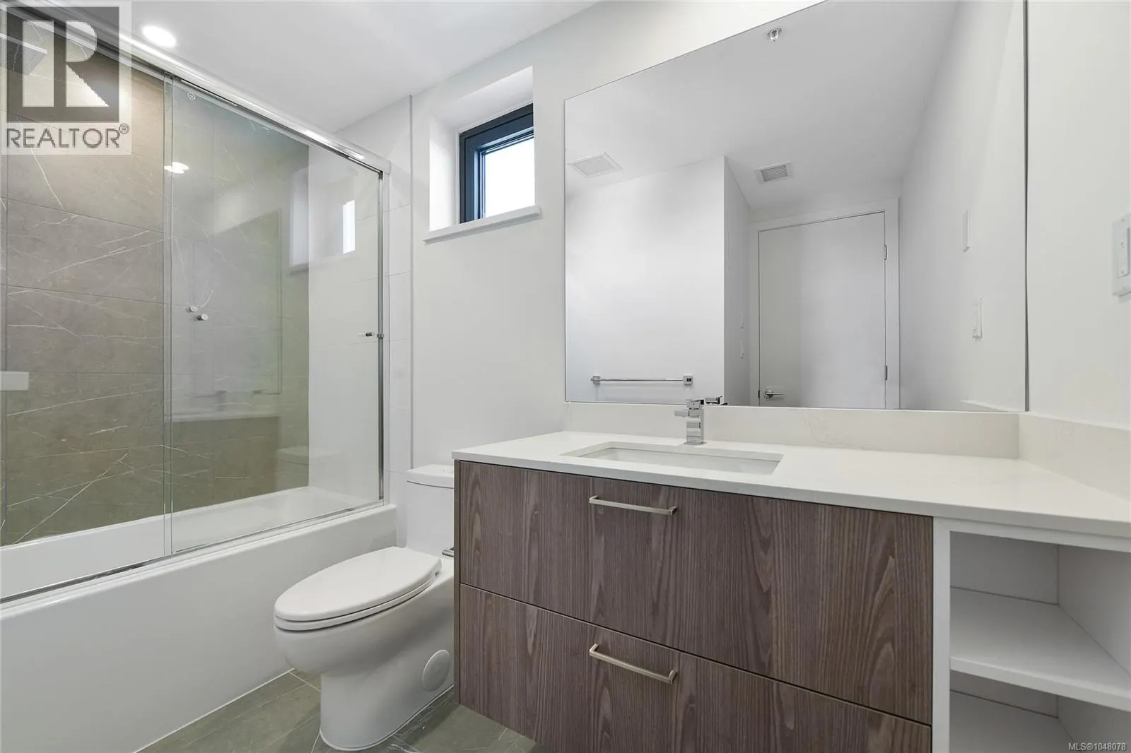 608 899 Esquimalt Rd
