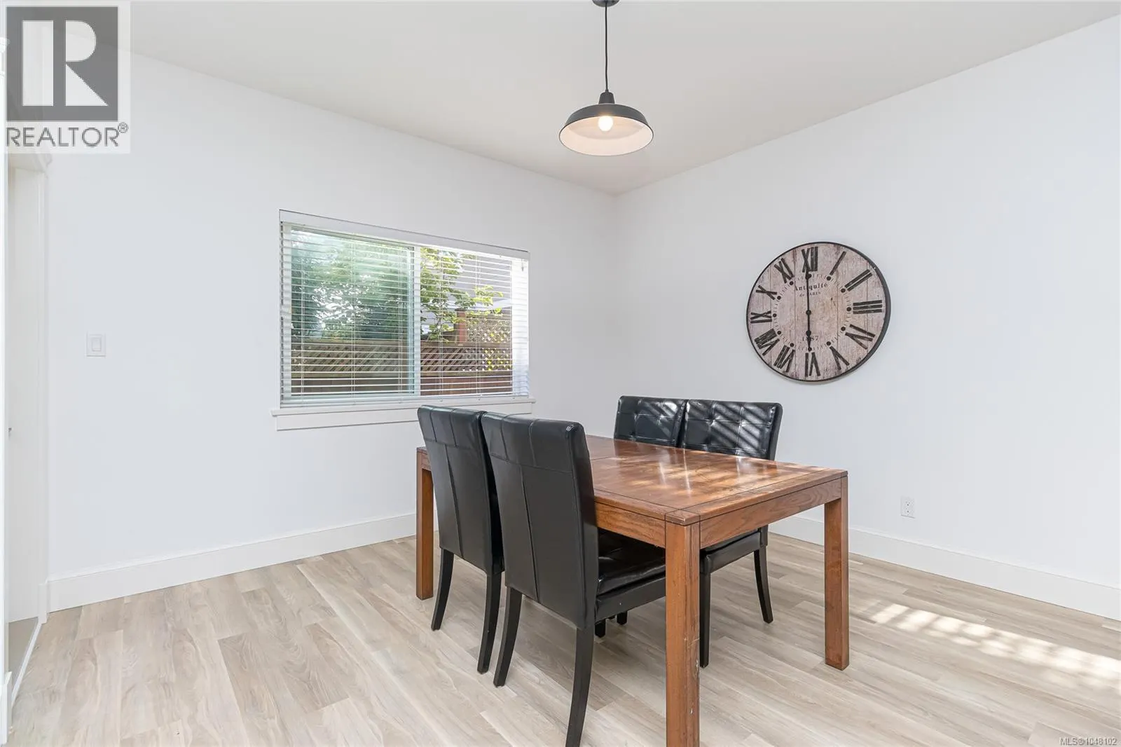 9373 East Saanich Rd