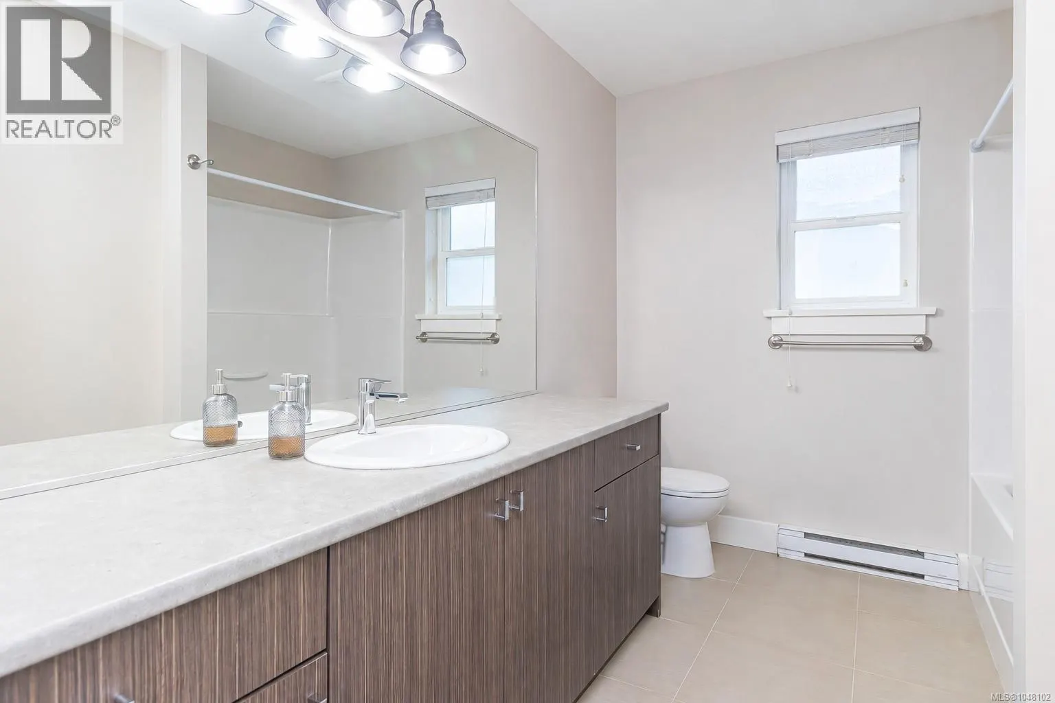 9373 East Saanich Rd