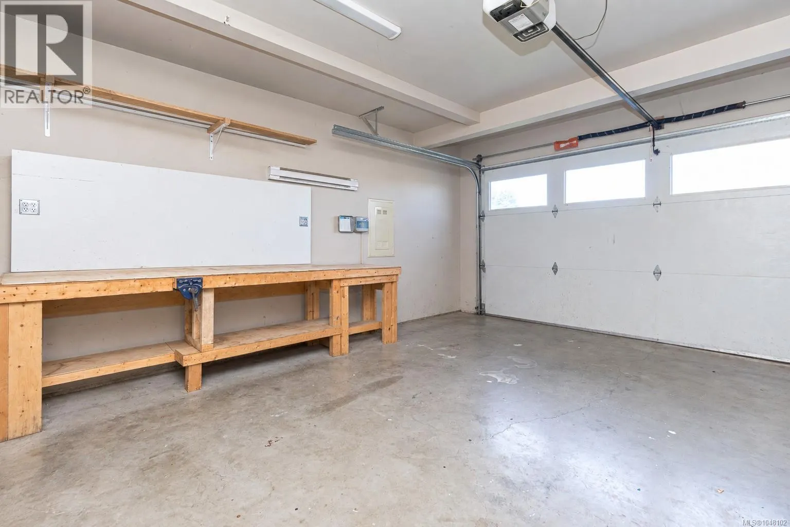 9373 East Saanich Rd