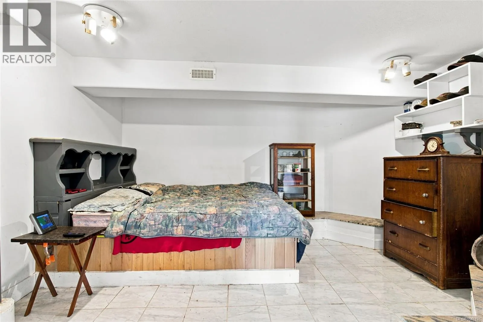 945 Little Mountain Rd