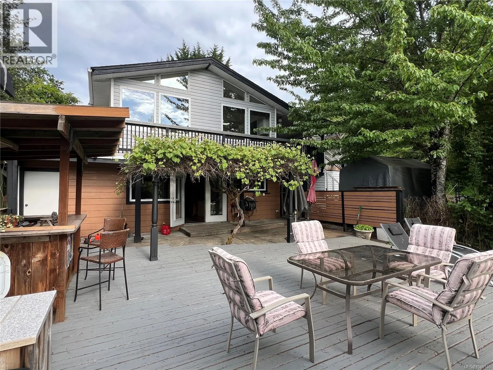 9146 West Saanich Rd