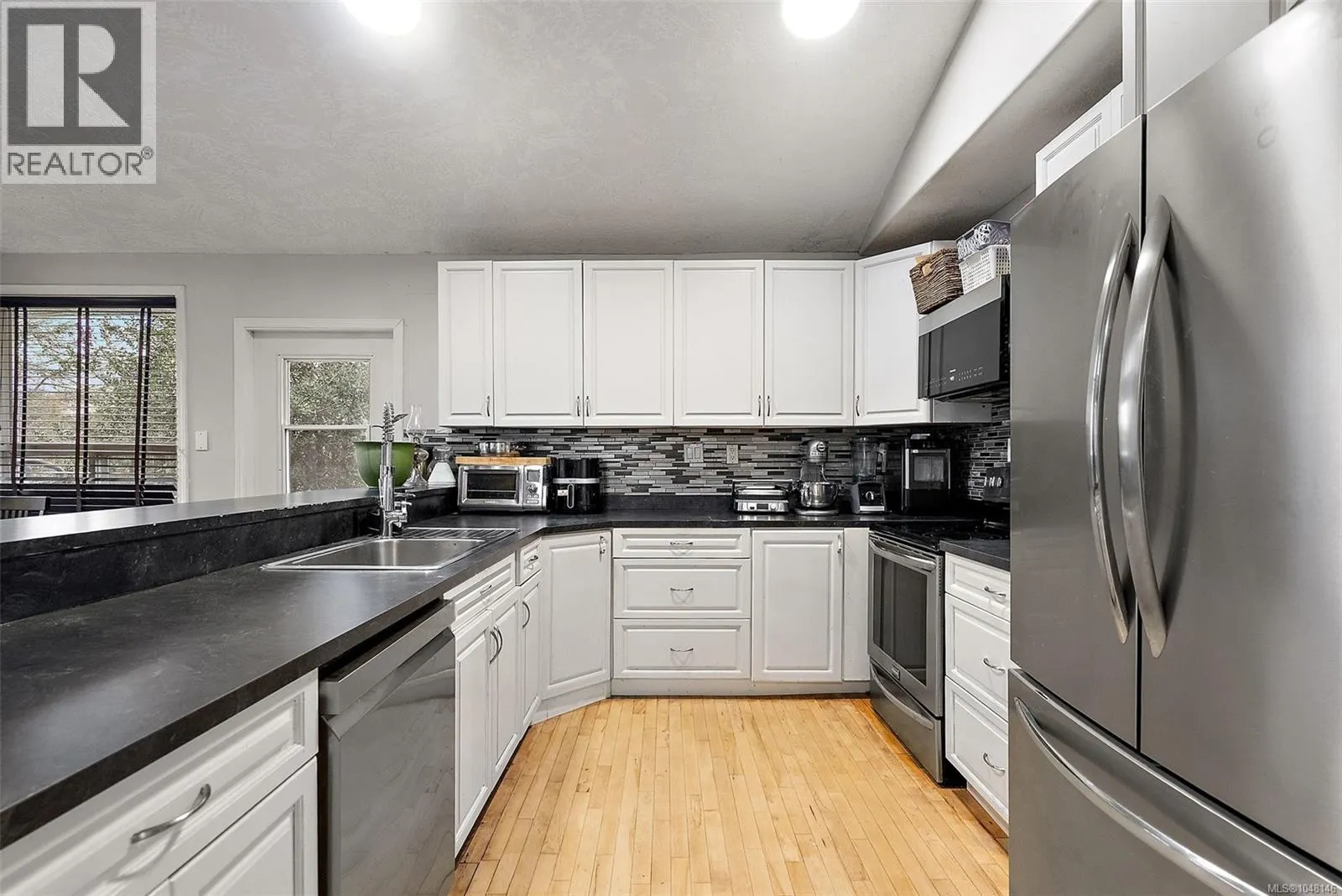 9146 West Saanich Rd