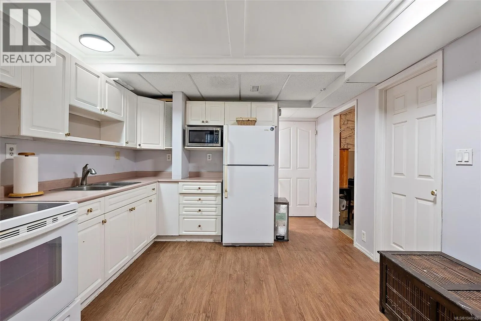 9146 West Saanich Rd