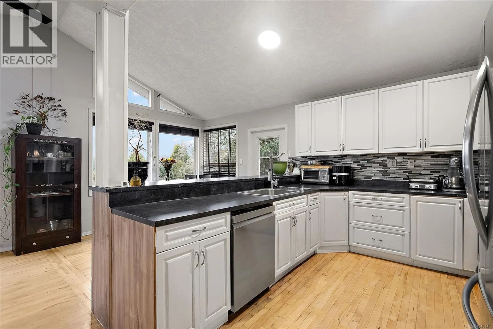 9146 West Saanich Rd