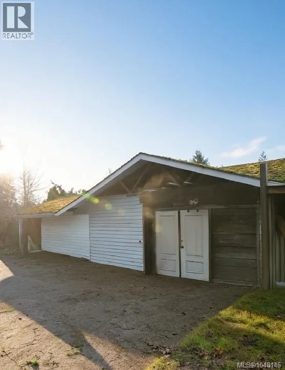 9146 West Saanich Rd