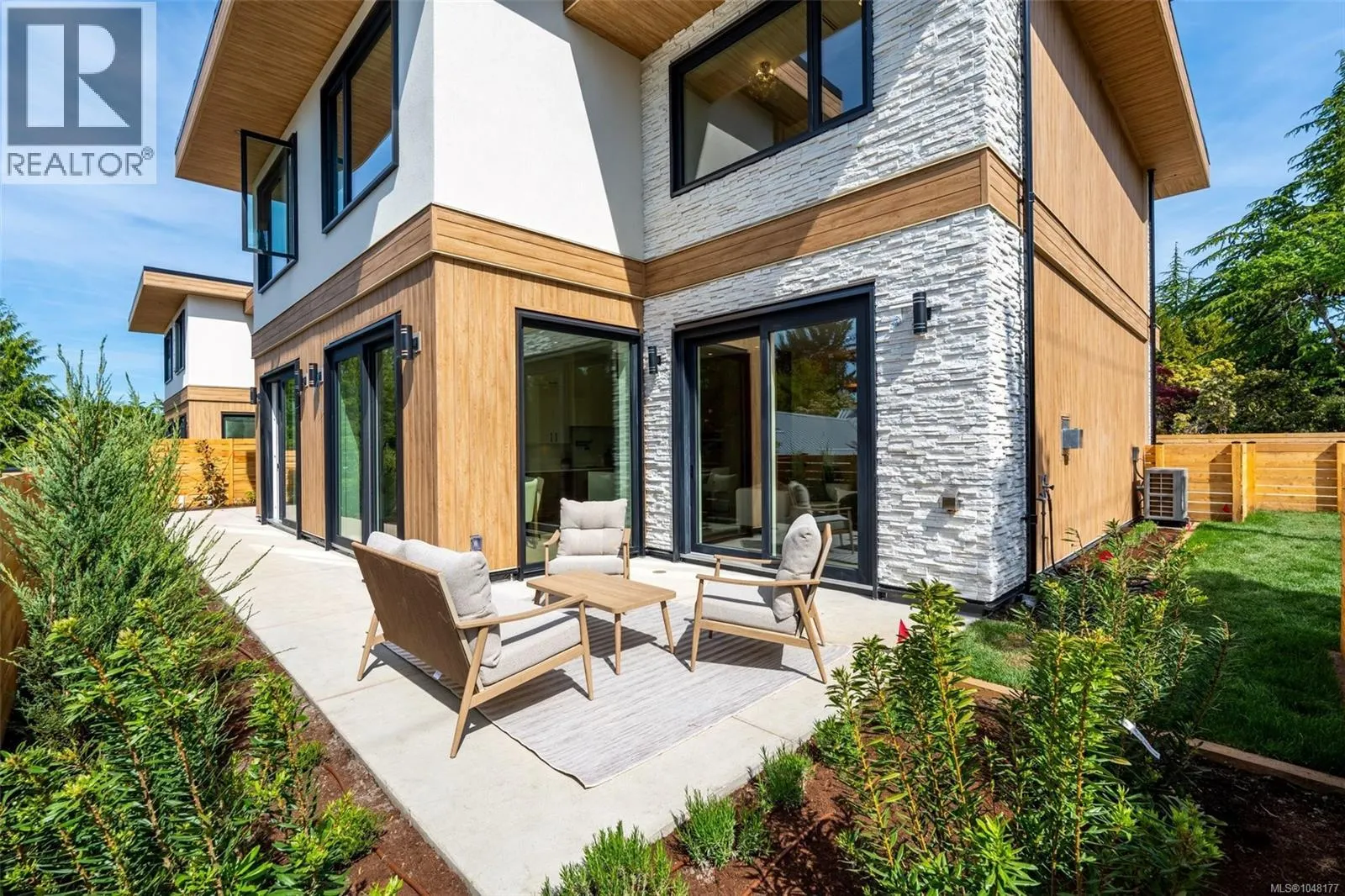 2 3022 Cadboro Bay Rd