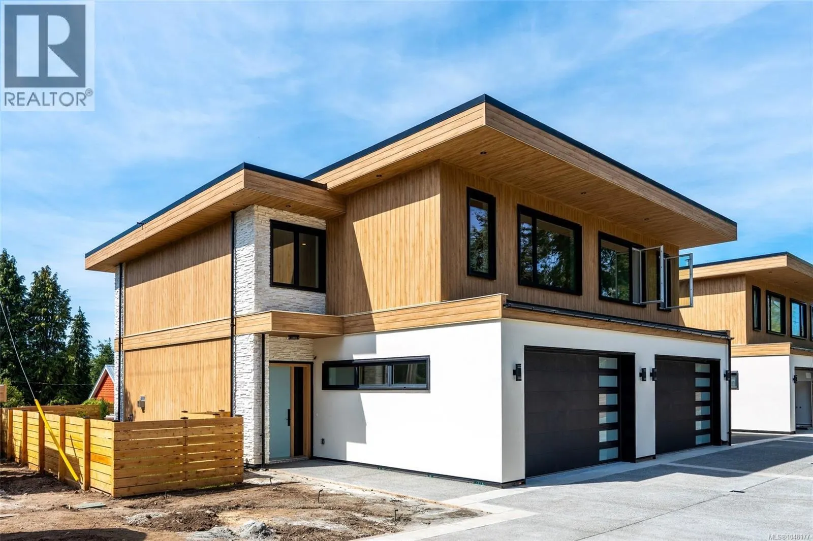 2 3022 Cadboro Bay Rd
