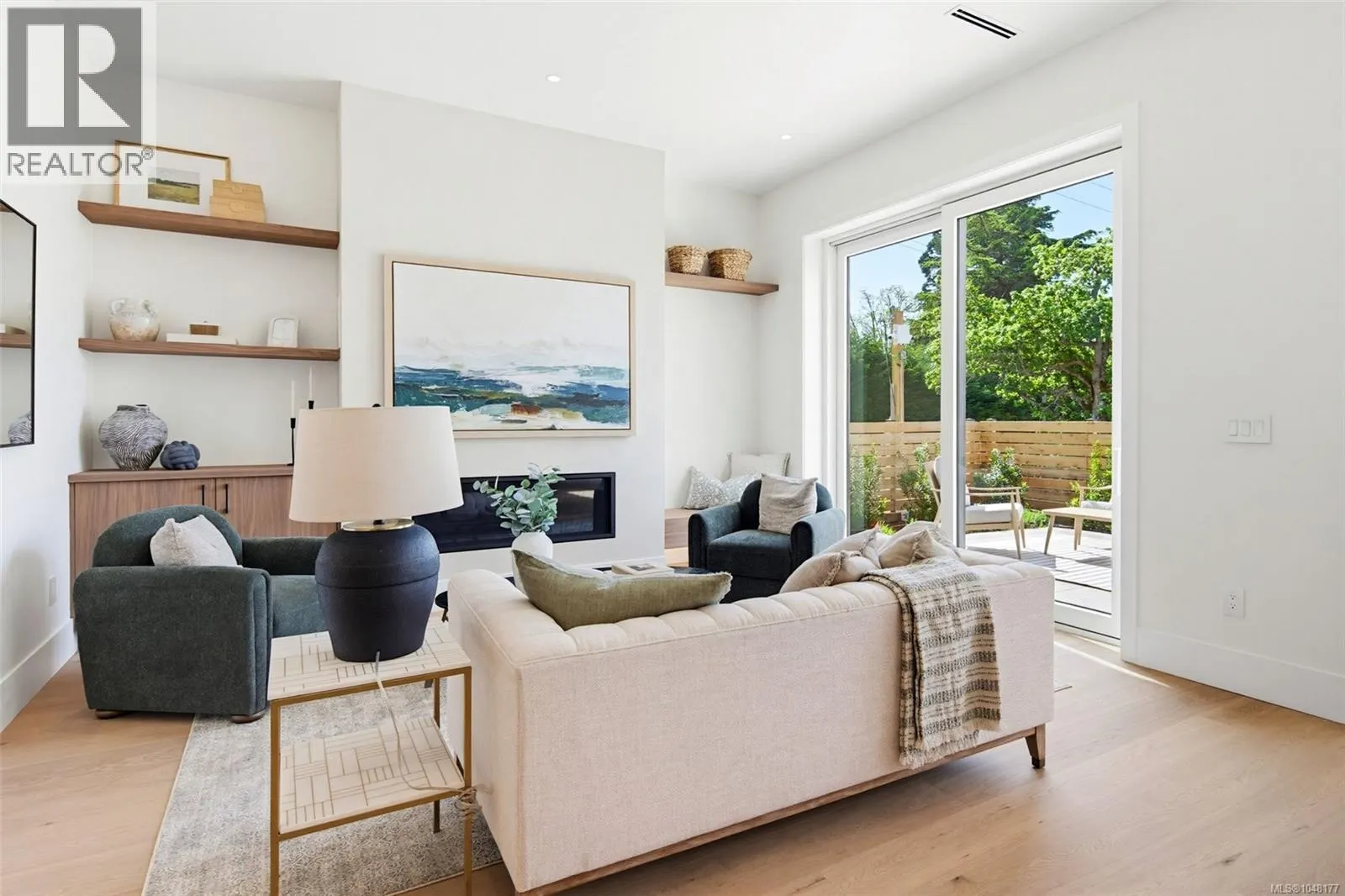 2 3022 Cadboro Bay Rd