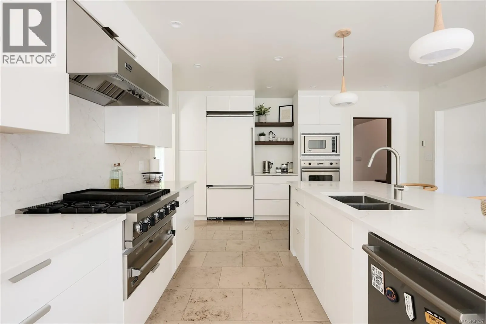 3055 Beach Dr
