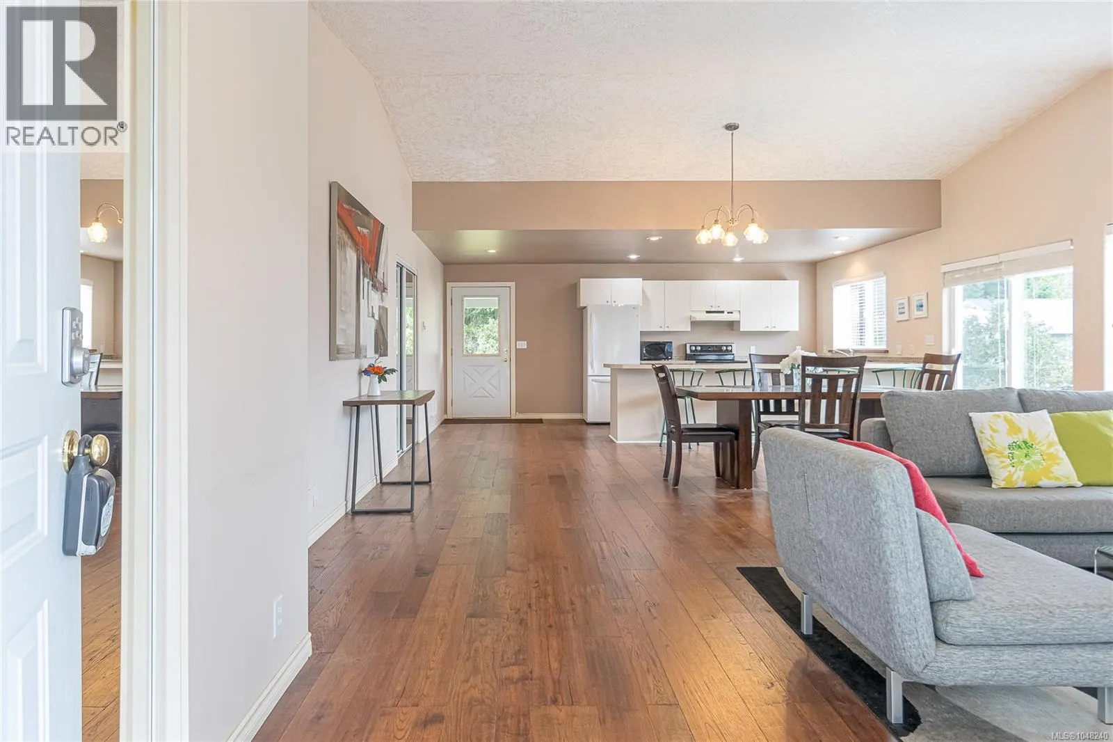 3043 Raymur Pl