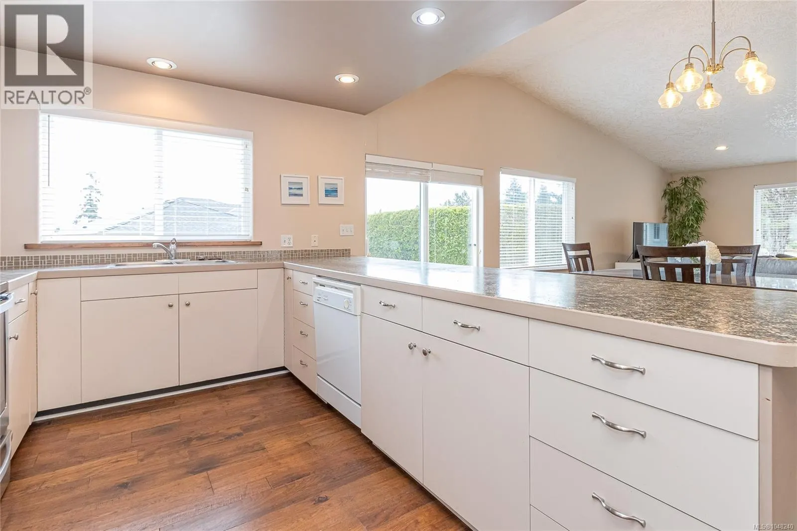 3043 Raymur Pl
