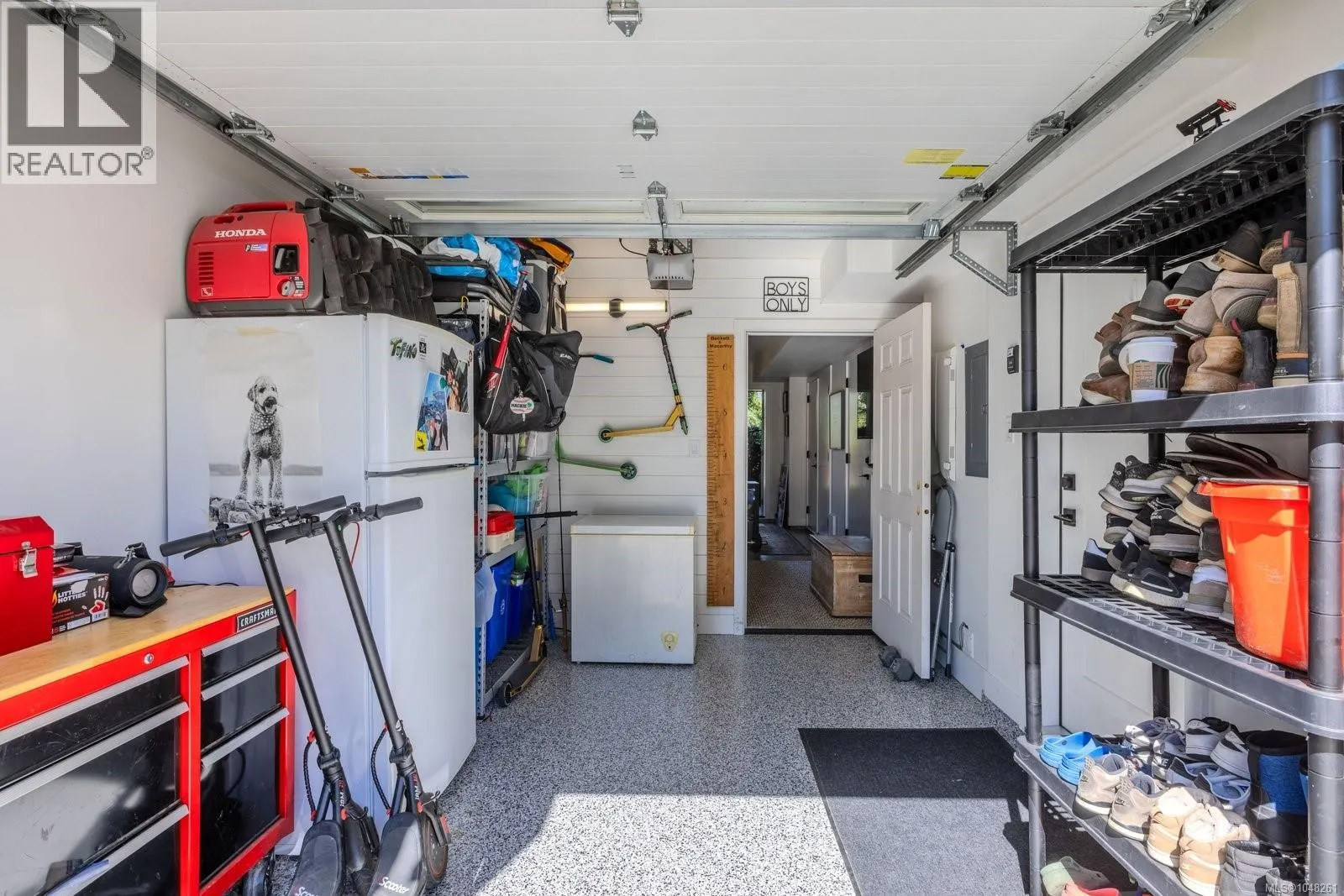 1133 Pullman Close
