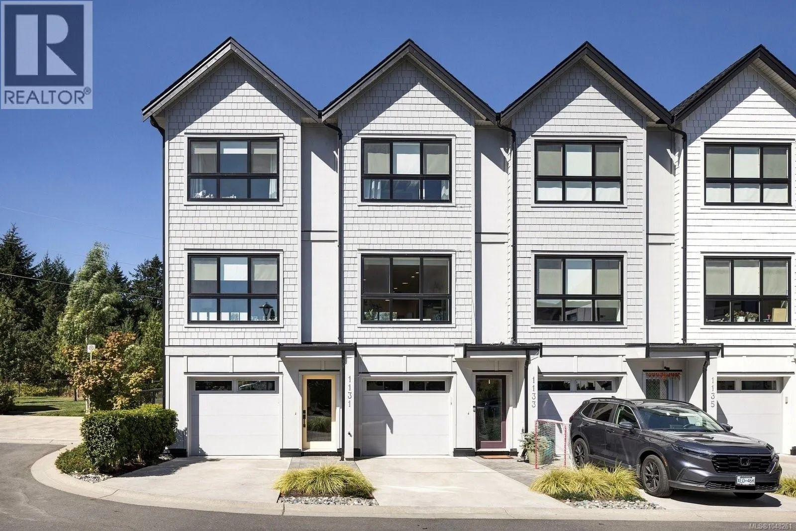1133 Pullman Close