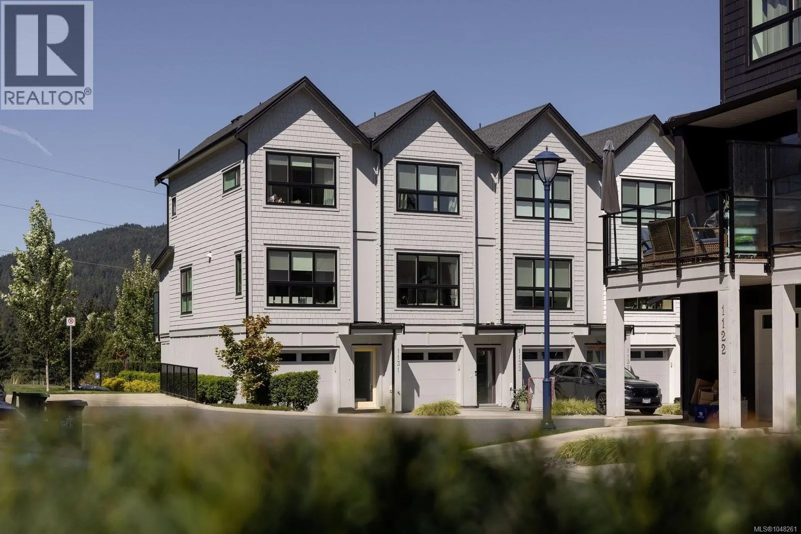 1133 Pullman Close