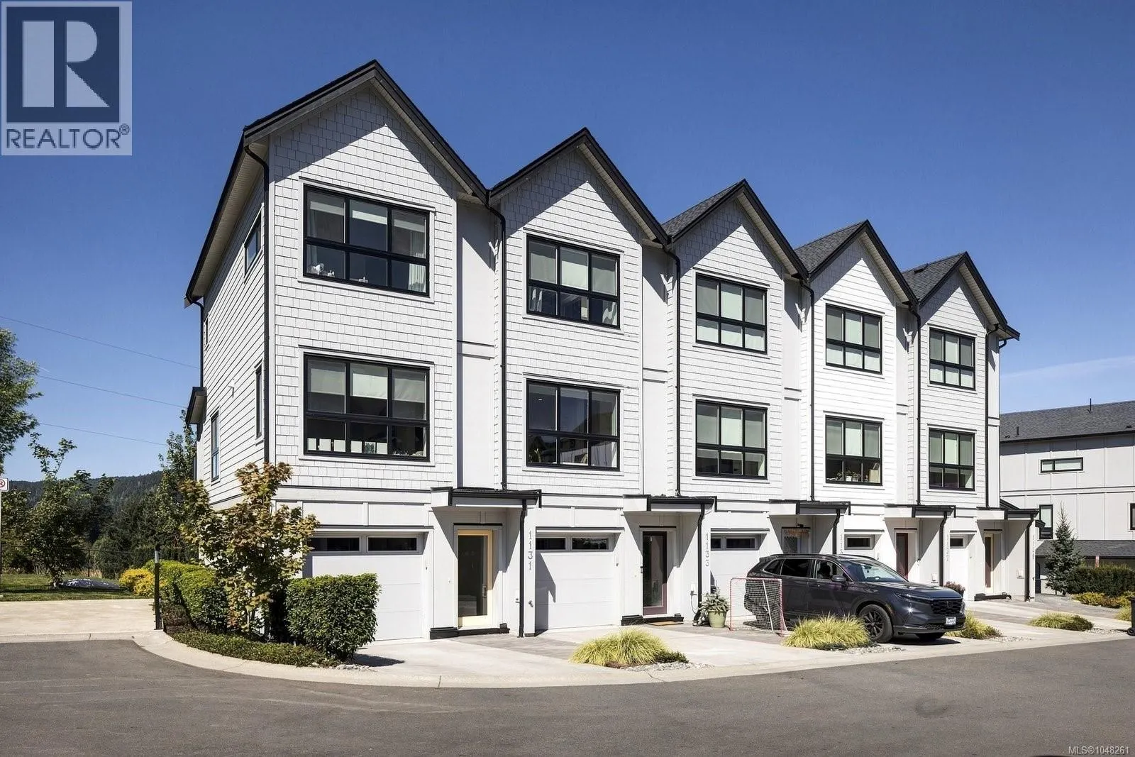 1133 Pullman Close