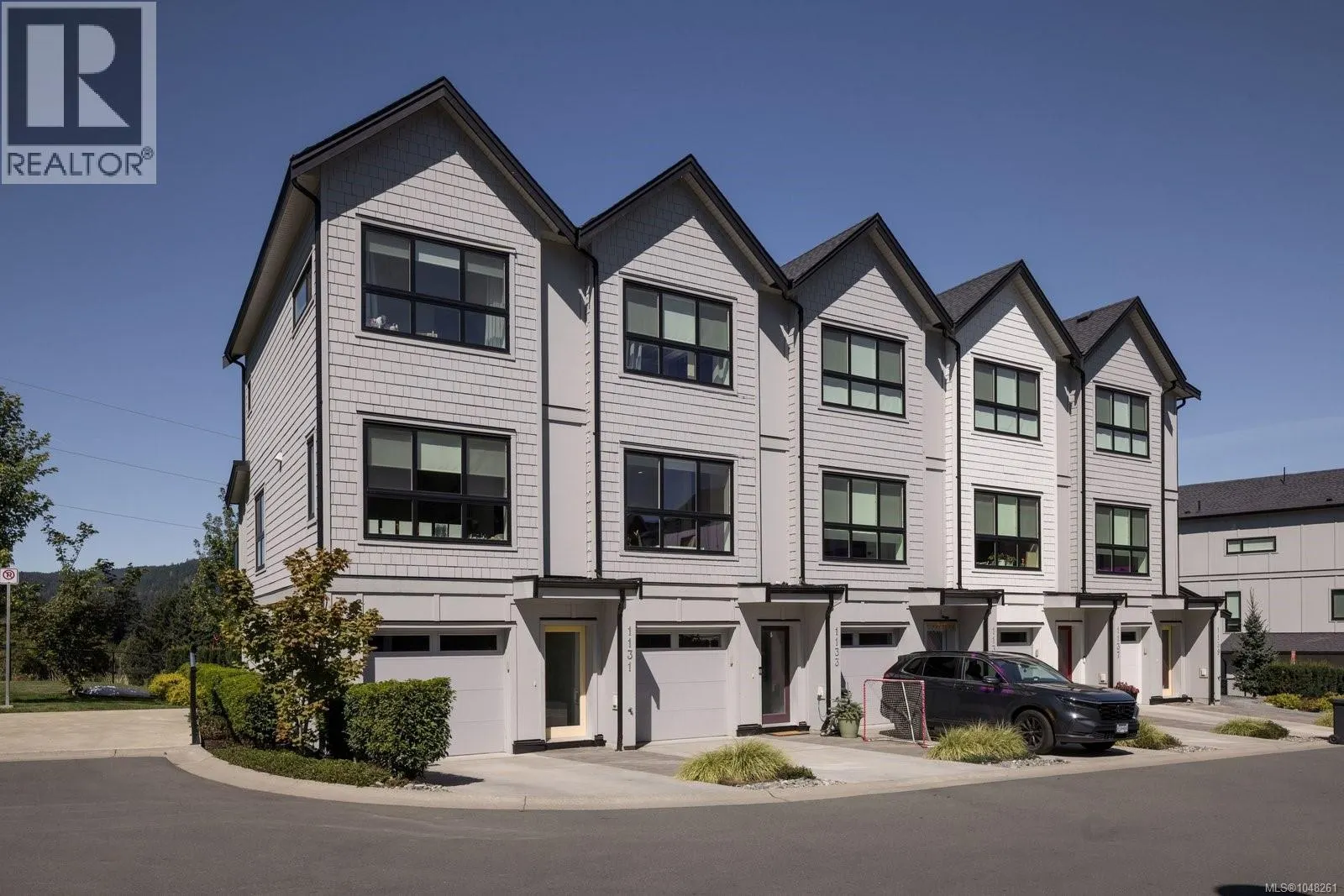 1133 Pullman Close