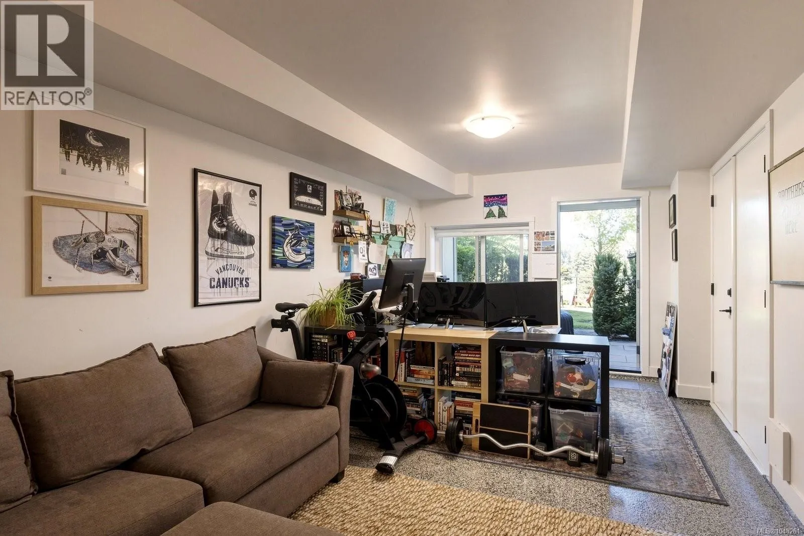 1133 Pullman Close