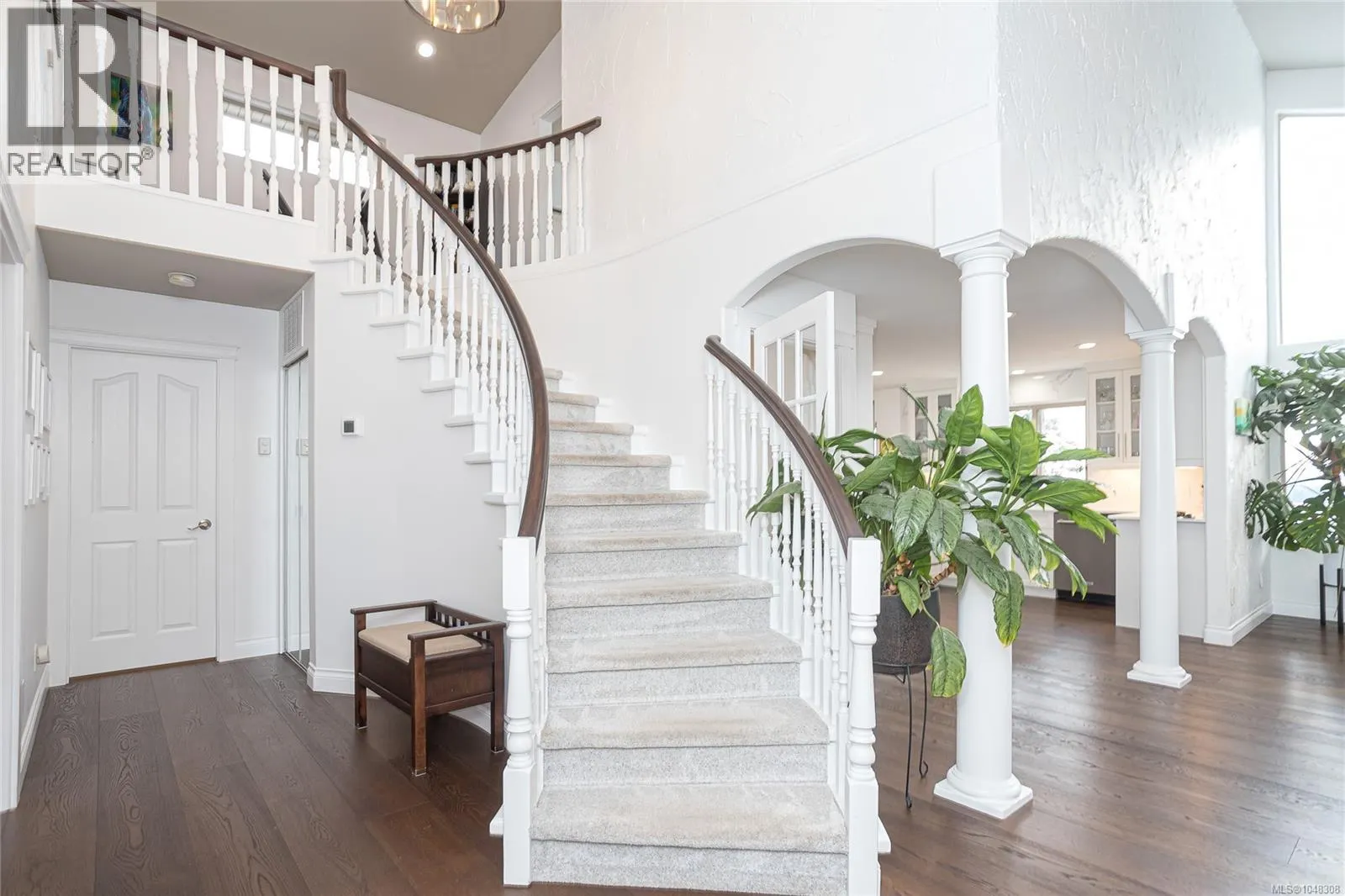 150 Rainbow Cres