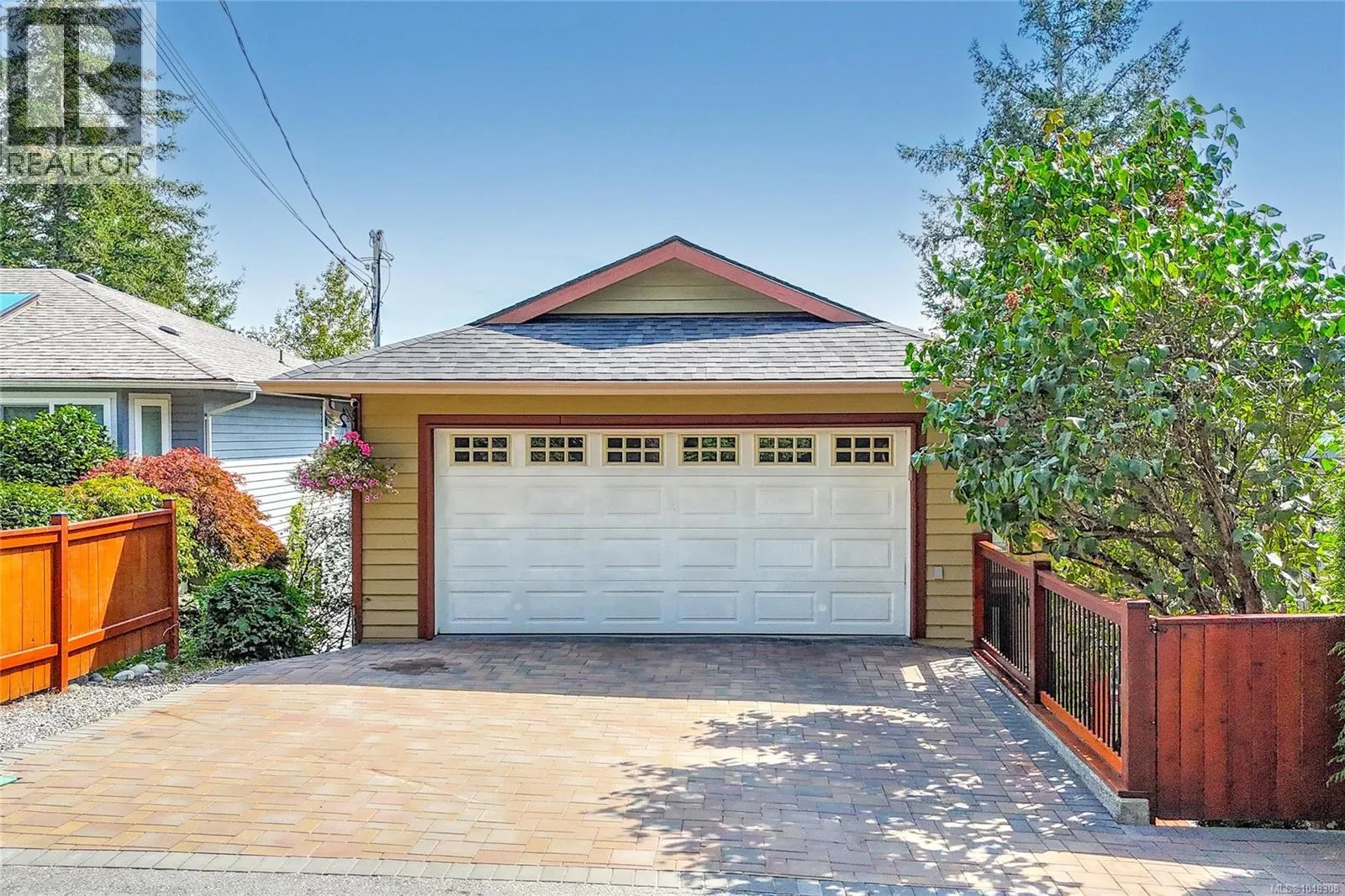 150 Rainbow Cres