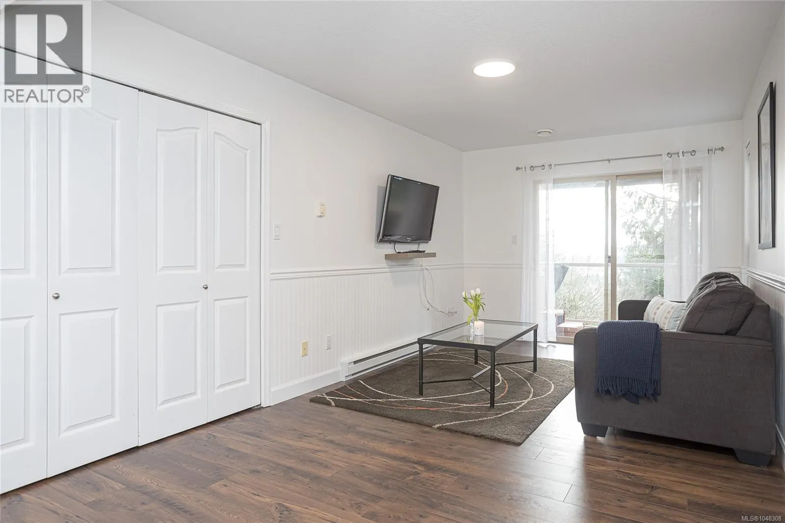 150 Rainbow Cres