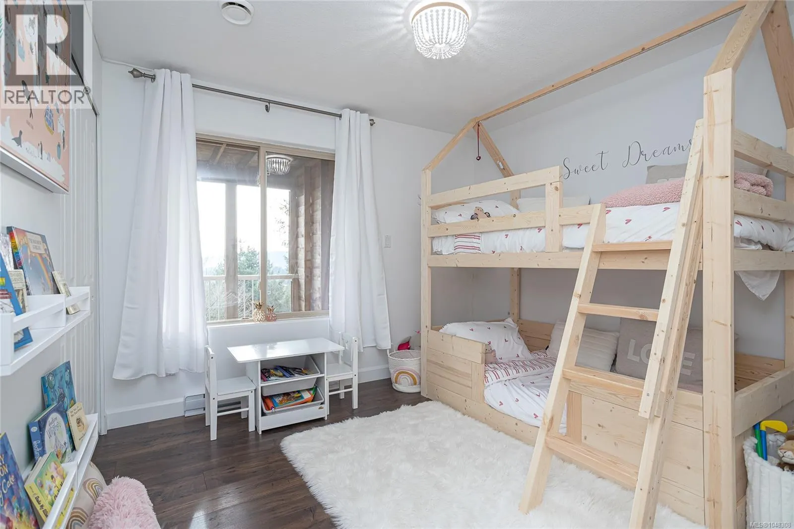 150 Rainbow Cres