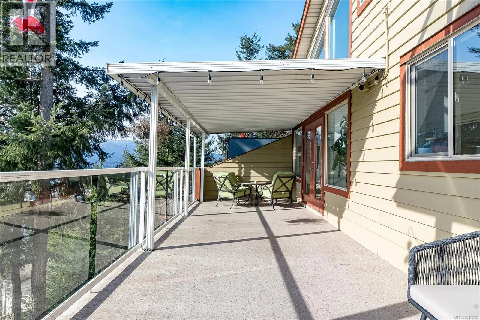 150 Rainbow Cres