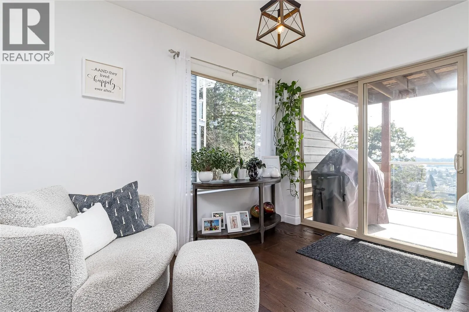 150 Rainbow Cres